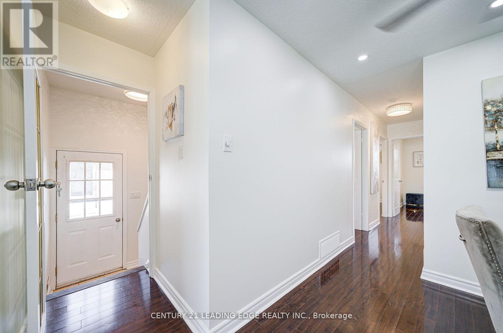 Upper - 55 Crawford Drive, Brampton, Ontario  L6V 2C6 - Photo 23 - W12548226