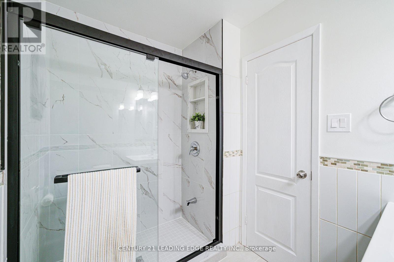 Upper - 55 Crawford Drive, Brampton, Ontario  L6V 2C6 - Photo 25 - W12548226