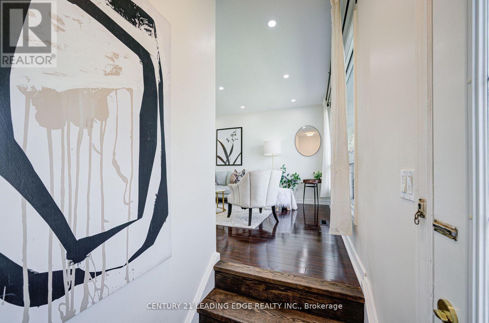 Upper - 55 Crawford Drive, Brampton, Ontario  L6V 2C6 - Photo 4 - W12548226