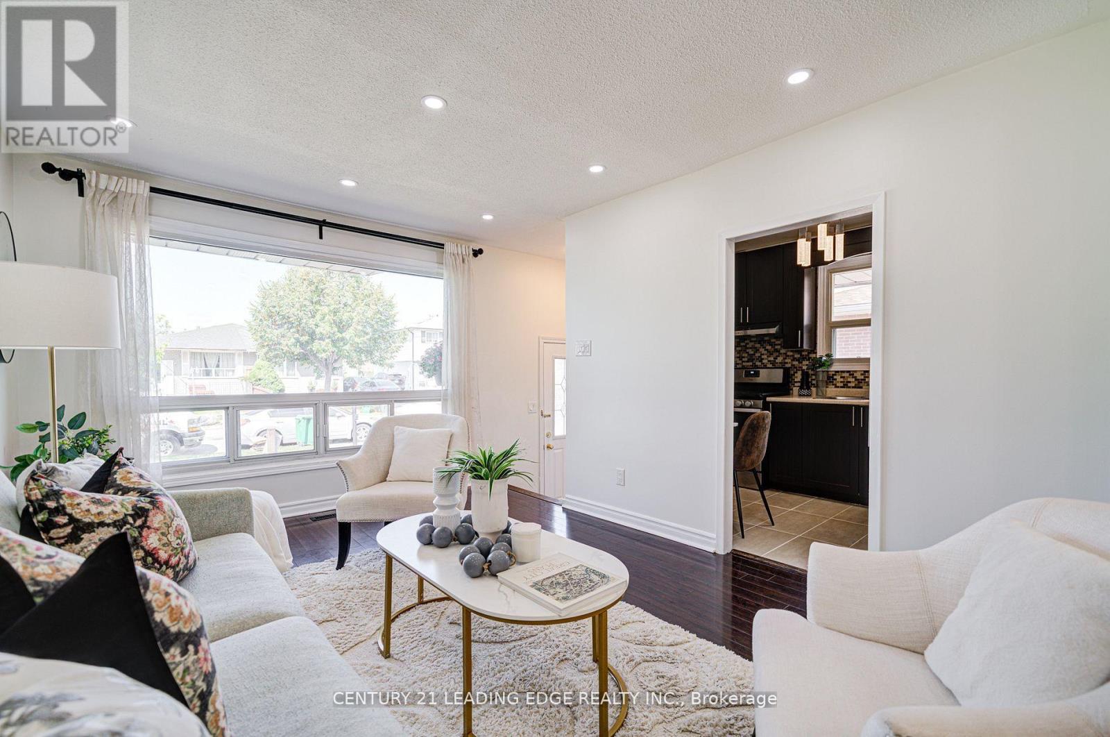 Upper - 55 Crawford Drive, Brampton, Ontario  L6V 2C6 - Photo 7 - W12548226