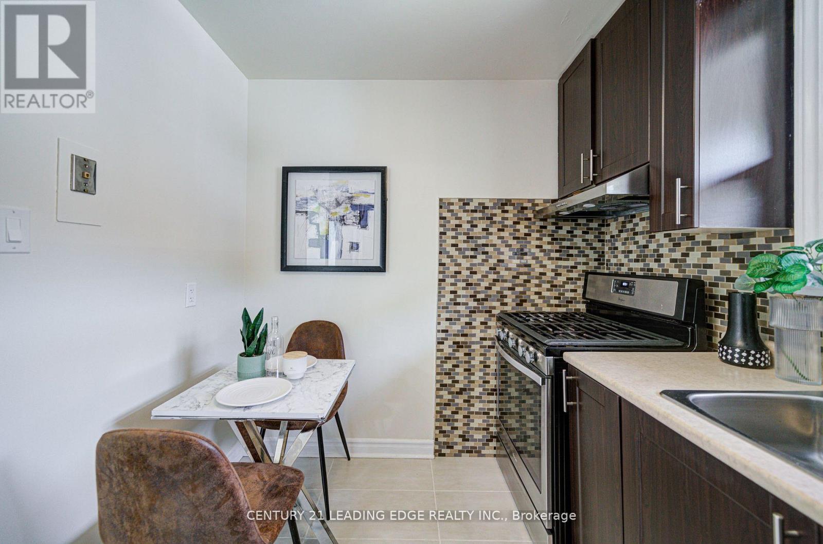 Upper - 55 Crawford Drive, Brampton, Ontario  L6V 2C6 - Photo 9 - W12548226