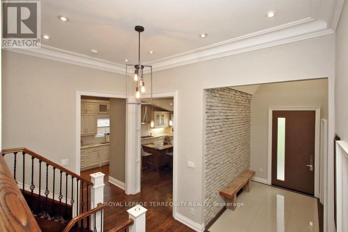 353 Kingsview Drive, Caledon, Ontario  L7E 3Z2 - Photo 4 - W12548238