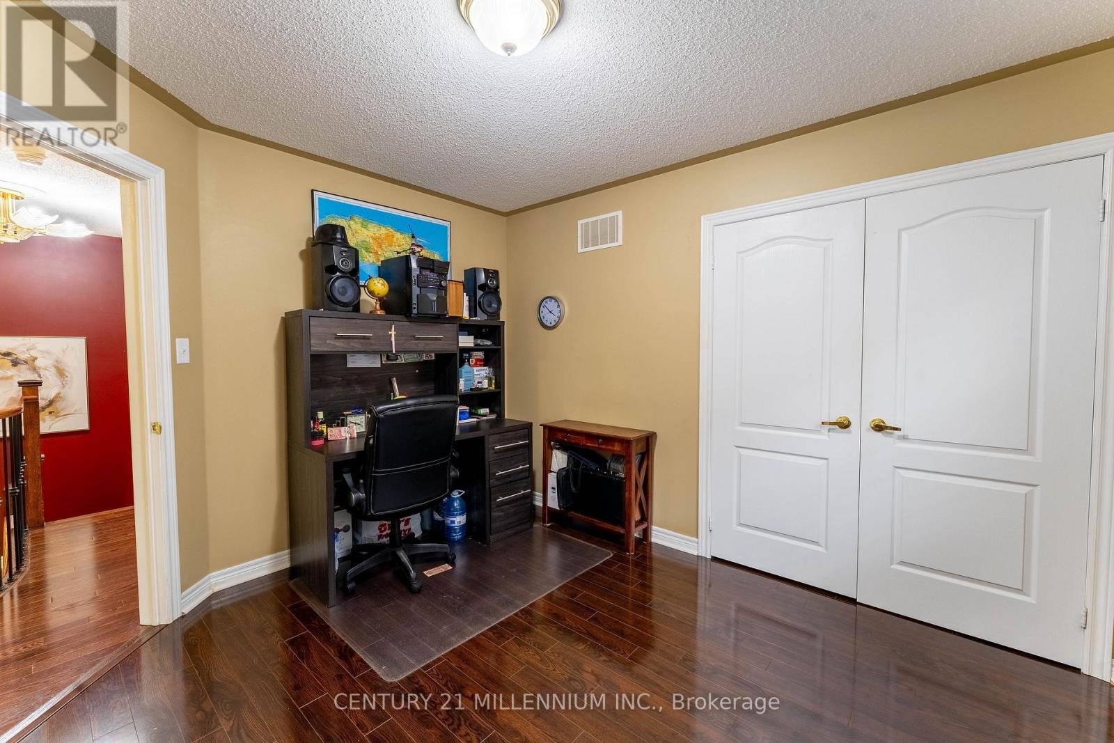 64 Executive Court, Brampton, Ontario  L6R 0L5 - Photo 26 - W12548242