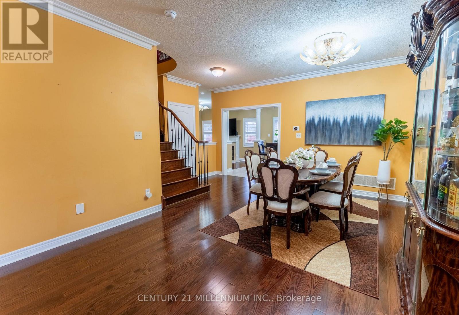 64 Executive Court, Brampton, Ontario  L6R 0L5 - Photo 6 - W12548242