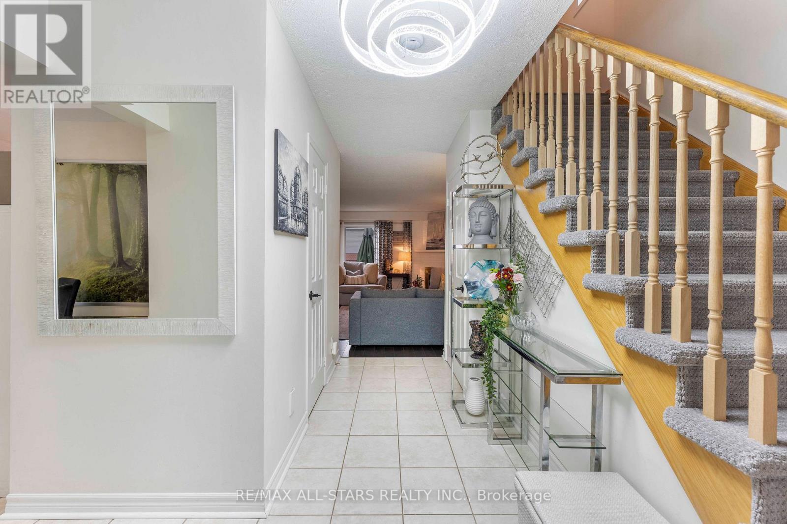 39 Kyle Crescent, Georgina, Ontario  L4P 3P5 - Photo 4 - N12545478