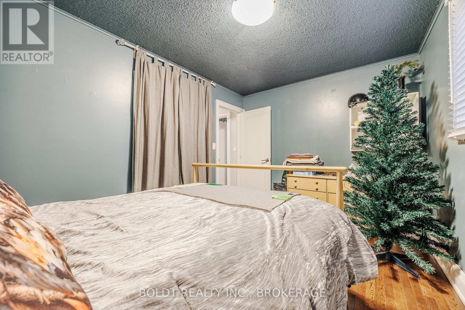 9 Brittany Court, St. Catharines, Ontario L2S 3C3 - Photo 10 - X12548302