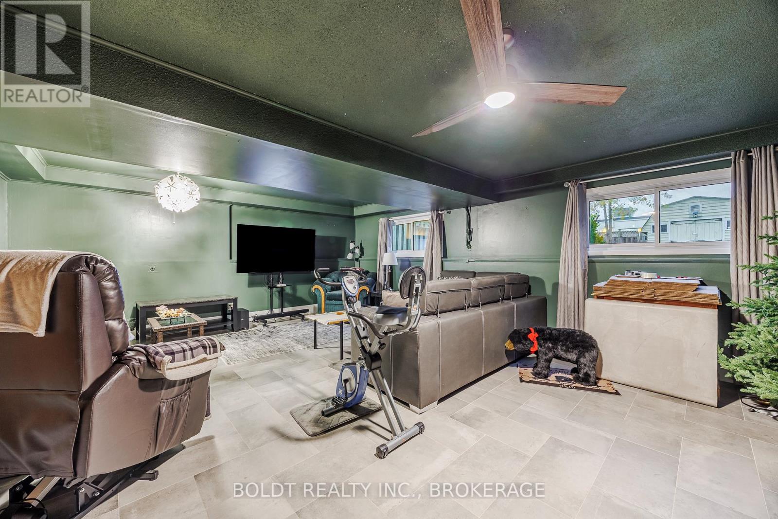 9 Brittany Court, St. Catharines, Ontario L2S 3C3 - Photo 16 - X12548302