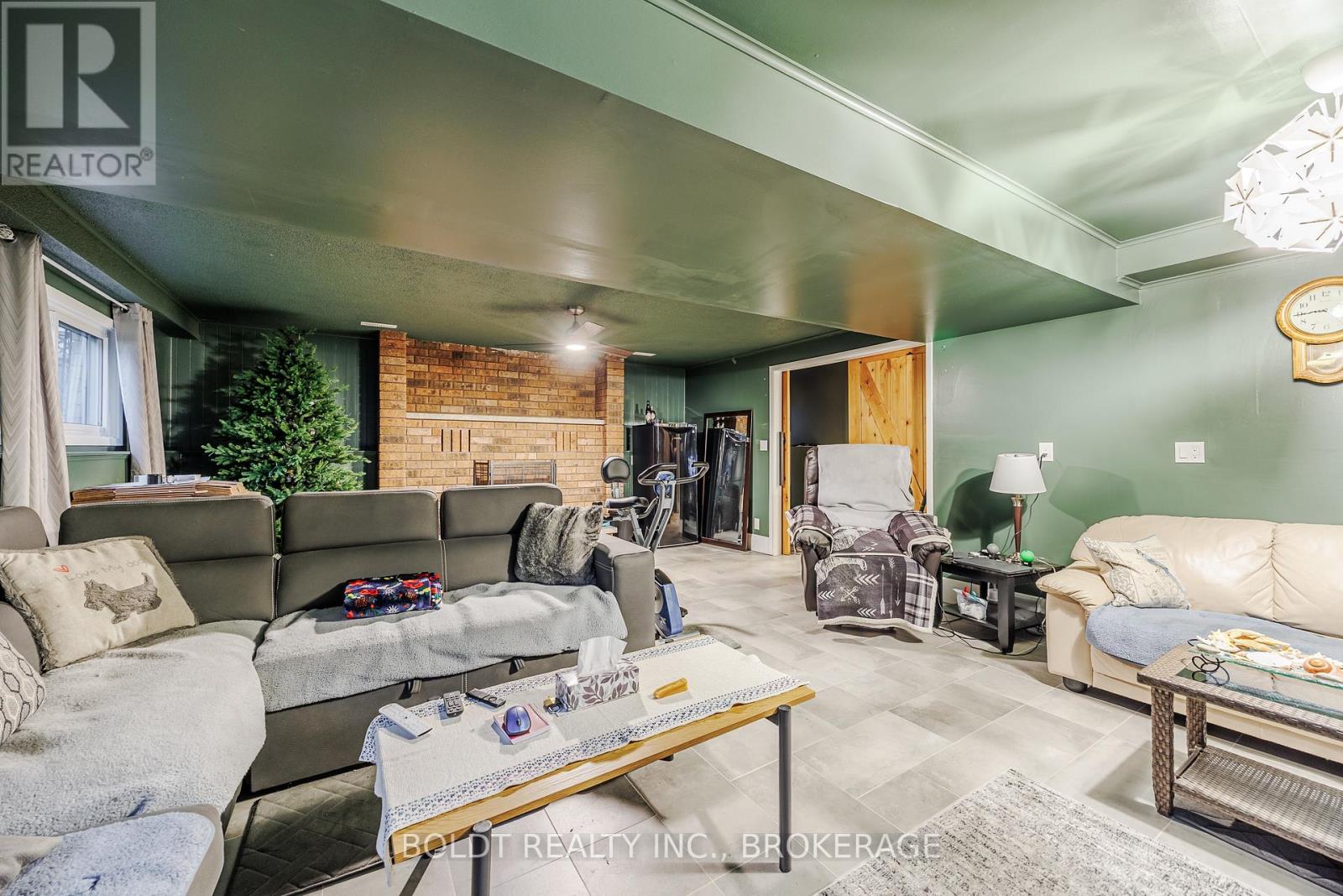 9 Brittany Court, St. Catharines, Ontario L2S 3C3 - Photo 19 - X12548302