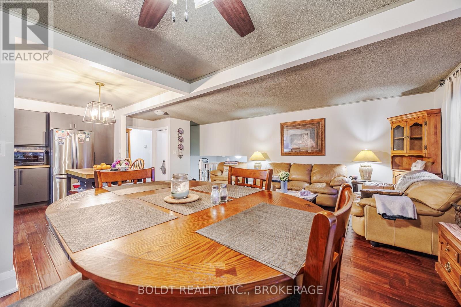 9 Brittany Court, St. Catharines, Ontario L2S 3C3 - Photo 7 - X12548302