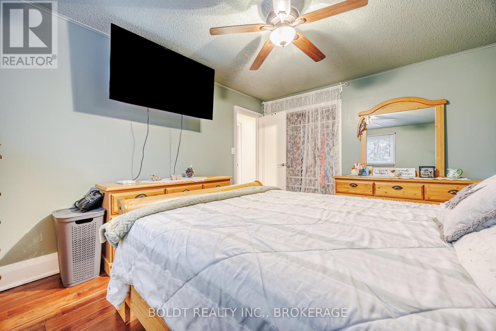 9 Brittany Court, St. Catharines, Ontario L2S 3C3 - Photo 9 - X12548302