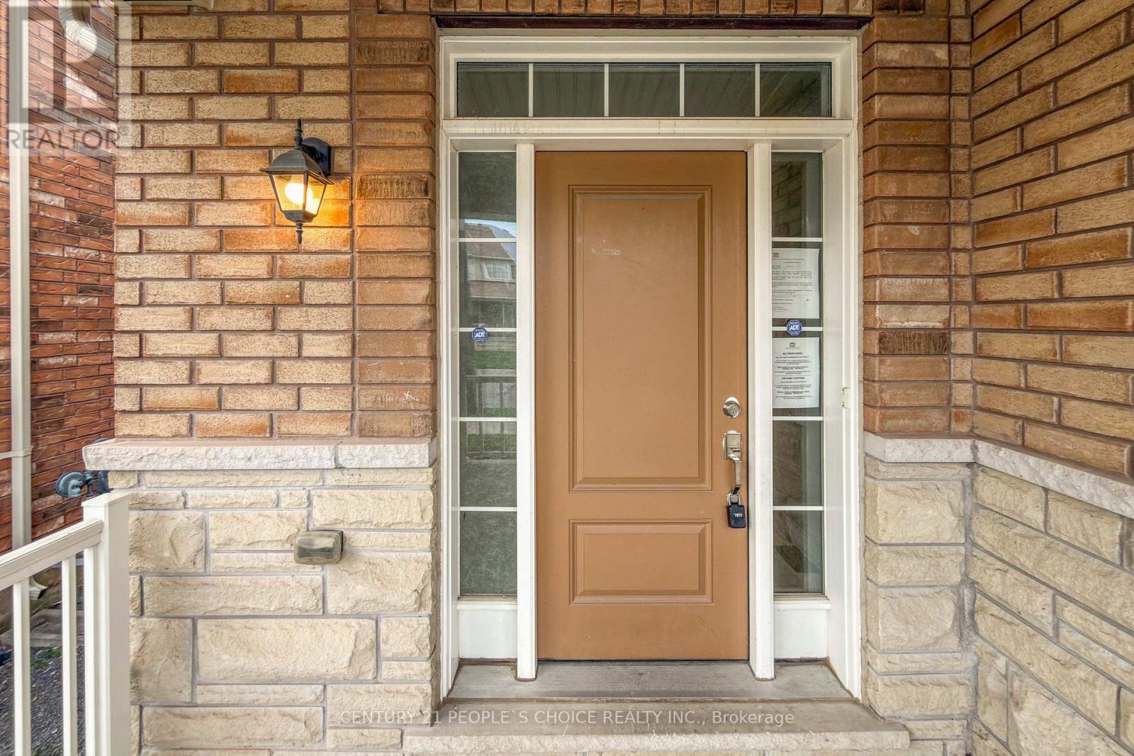 825 Miltonbrook Crescent, Milton, Ontario  L9T 8N3 - Photo 6 - W12548098