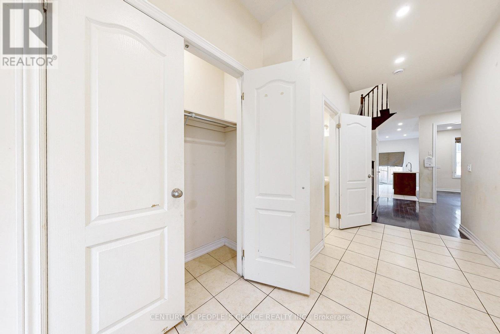 825 Miltonbrook Crescent, Milton, Ontario  L9T 8N3 - Photo 8 - W12548098