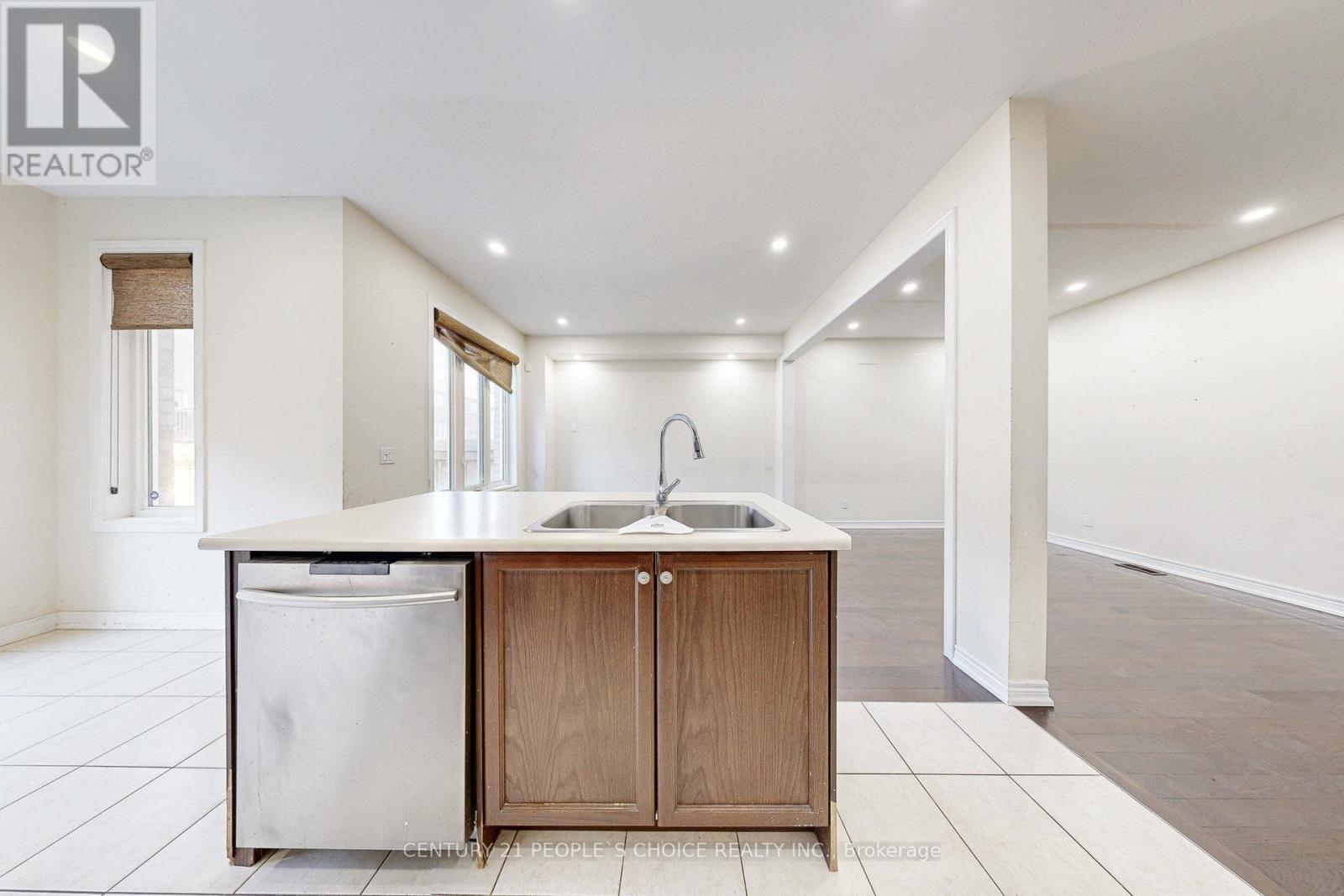 825 Miltonbrook Crescent, Milton, Ontario  L9T 8N3 - Photo 18 - W12548098