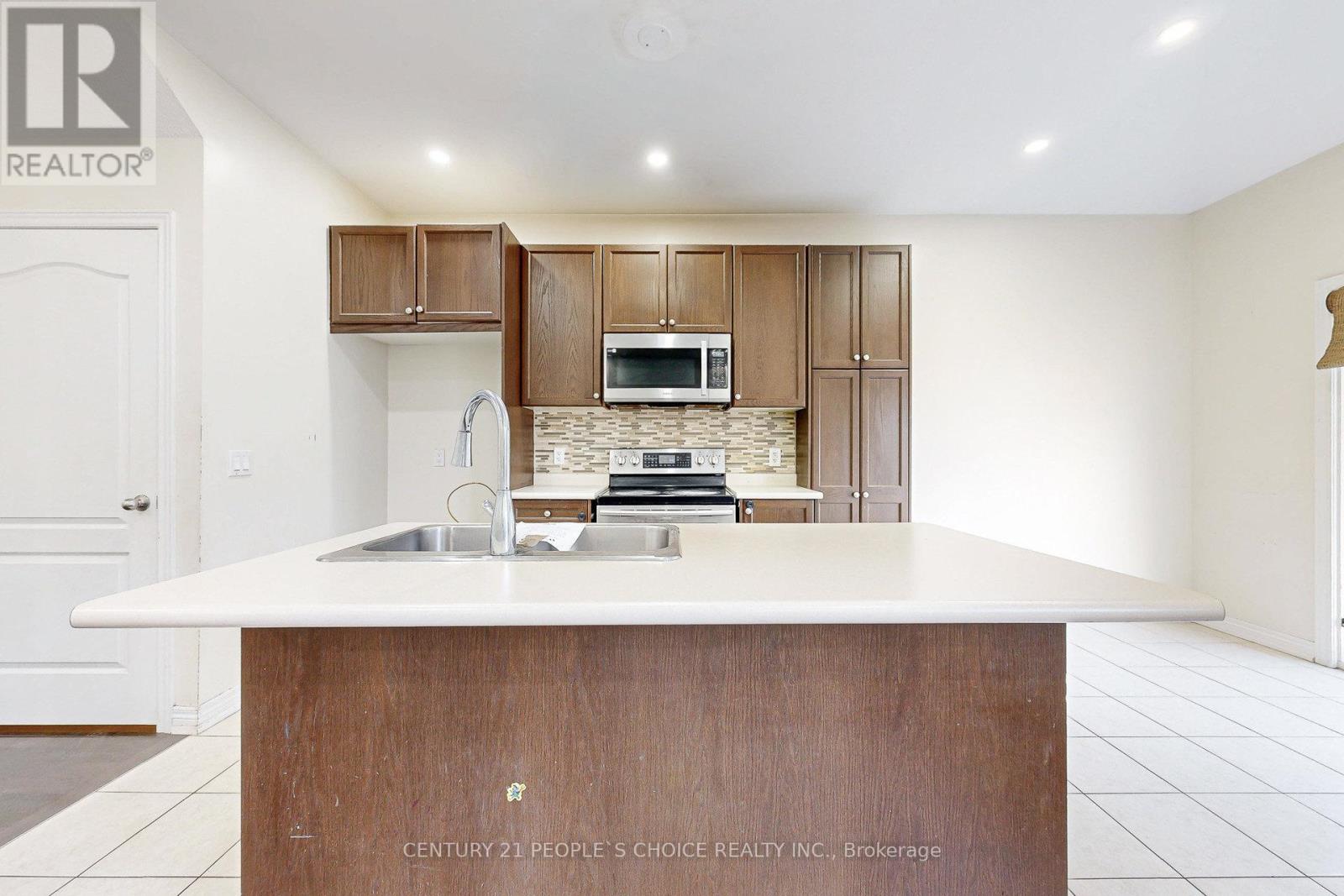 825 Miltonbrook Crescent, Milton, Ontario  L9T 8N3 - Photo 16 - W12548098