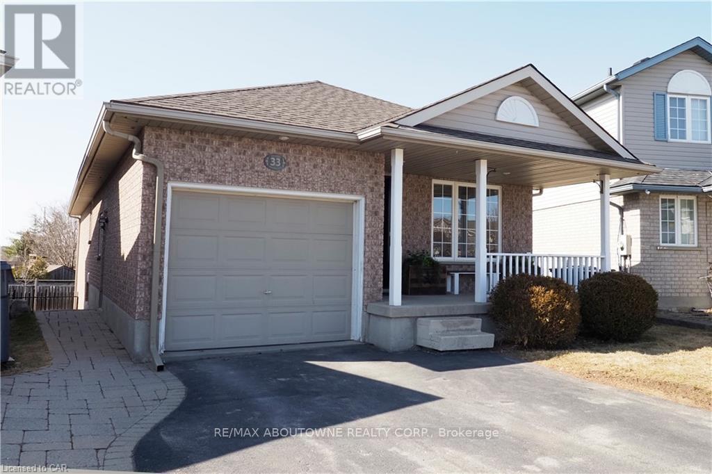 MAIN - 33 BOULDER CRESCENT, Guelph, Ontario