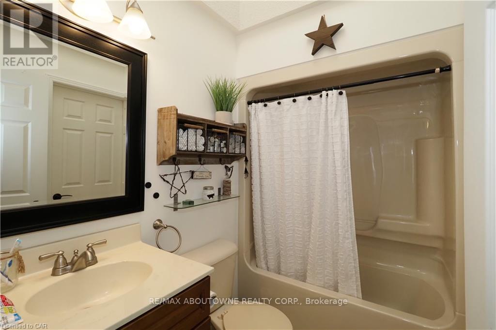 Main - 33 Boulder Crescent, Guelph, Ontario  N1G 5A2 - Photo 19 - X12548146