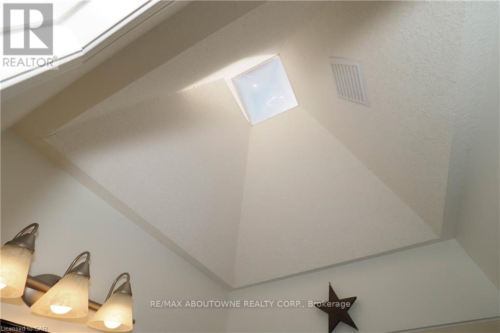 Main - 33 Boulder Crescent, Guelph, Ontario  N1G 5A2 - Photo 20 - X12548146