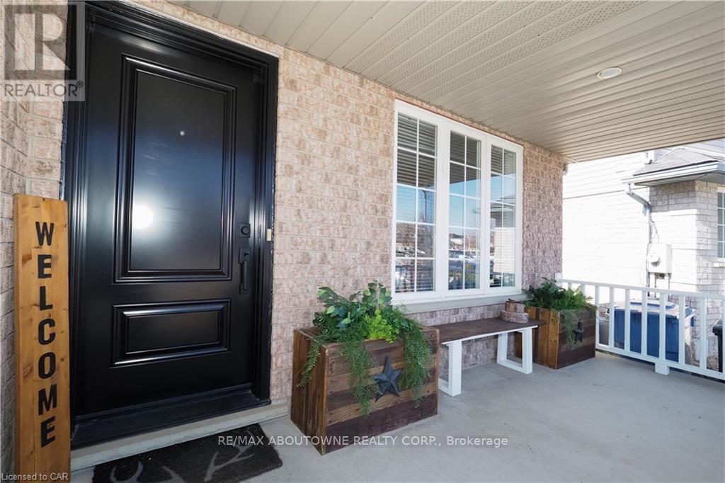 Main - 33 Boulder Crescent, Guelph, Ontario  N1G 5A2 - Photo 3 - X12548146