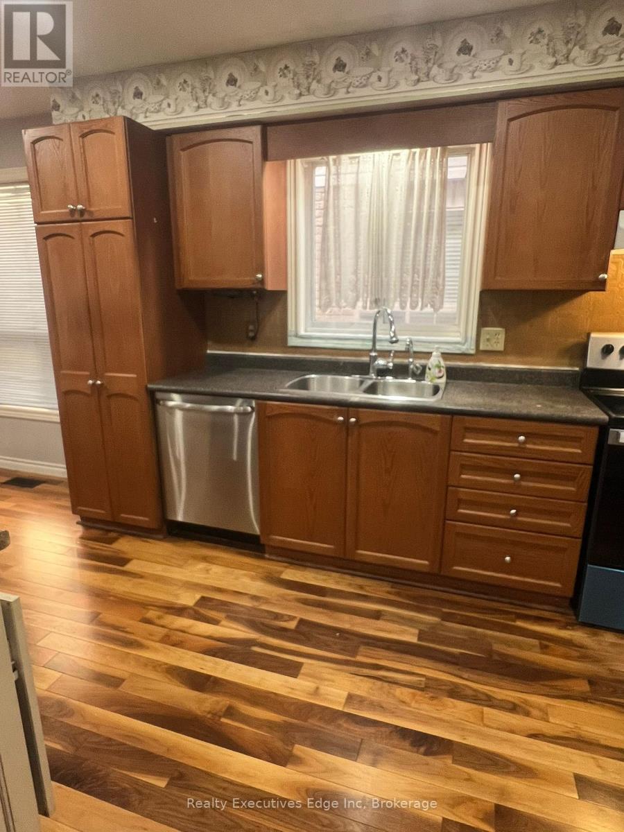 Main Only No Basement - 197 Farley Drive, Guelph (Pineridge/westminster Woods), Ontario  N1L 1L7 - Photo 10 - X12548250