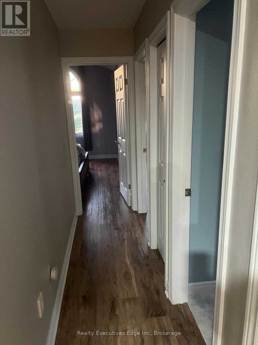 Main Only No Basement - 197 Farley Drive, Guelph (Pineridge/westminster Woods), Ontario  N1L 1L7 - Photo 11 - X12548250