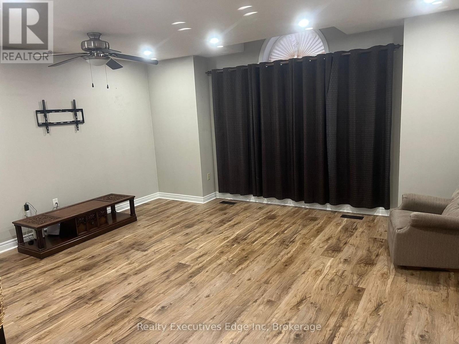 Main Only No Basement - 197 Farley Drive, Guelph (Pineridge/westminster Woods), Ontario  N1L 1L7 - Photo 3 - X12548250