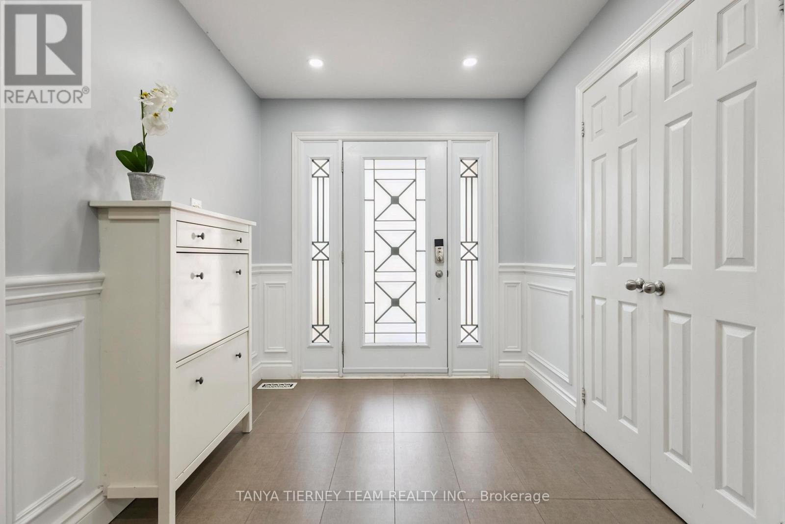 46 Foster Crescent, Whitby, Ontario  L1R 1B9 - Photo 4 - E12548248