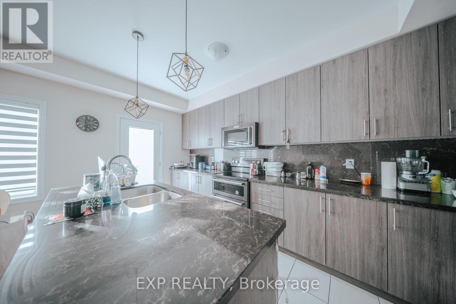 212 Ronald Guscott Street, Oshawa, Ontario  L1K 3G3 - Photo 3 - E12548260