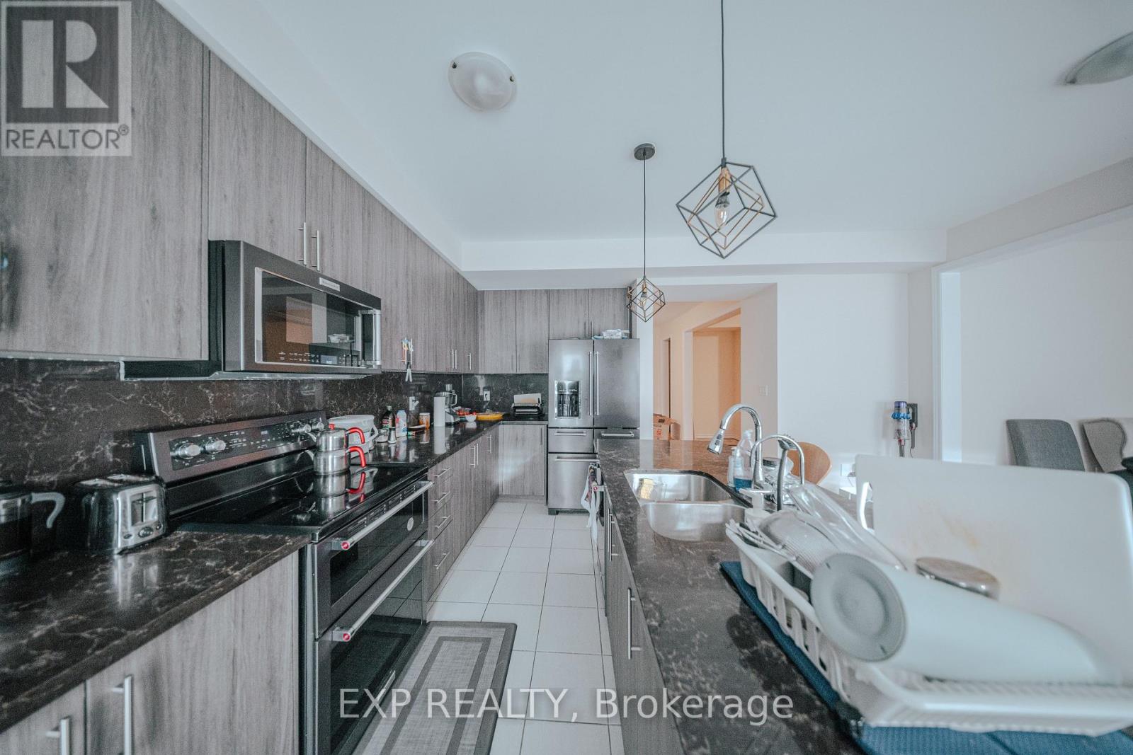 212 Ronald Guscott Street, Oshawa, Ontario  L1K 3G3 - Photo 4 - E12548260