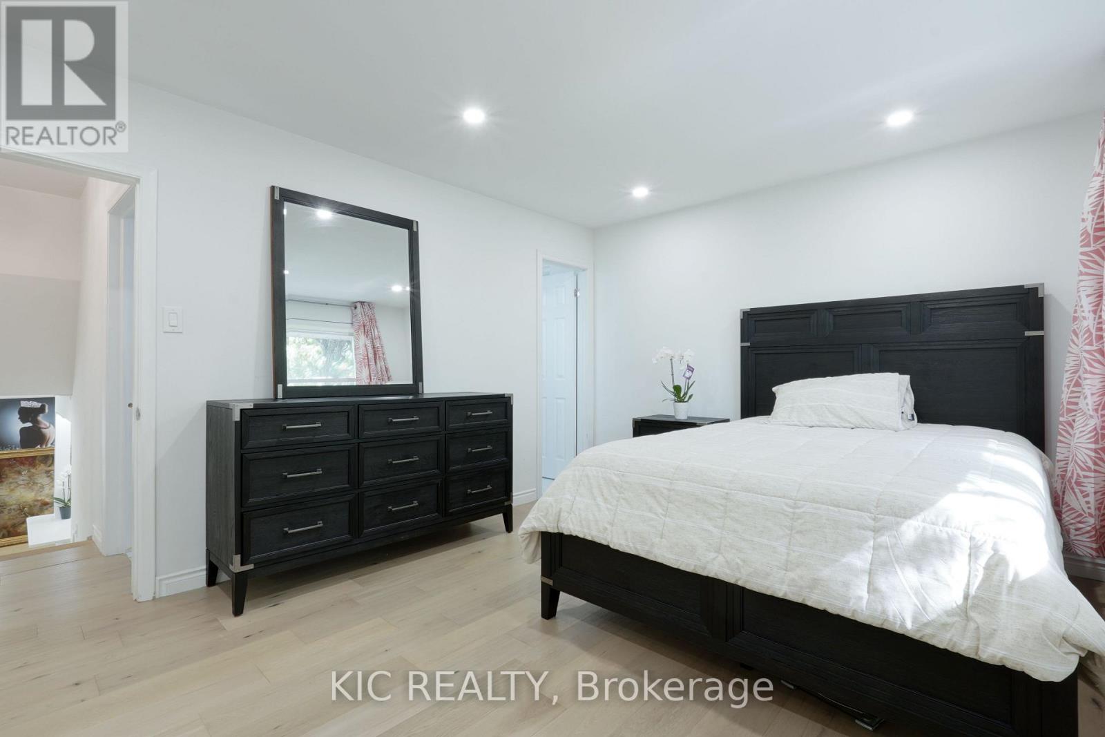 249 Tampico Road, Richmond Hill, Ontario  L4C 4R8 - Photo 13 - N12548276