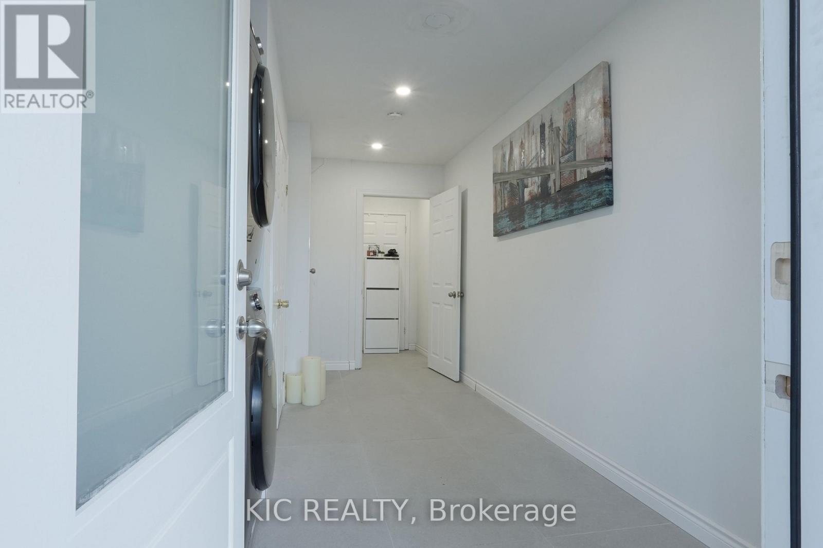 249 Tampico Road, Richmond Hill, Ontario  L4C 4R8 - Photo 3 - N12548276