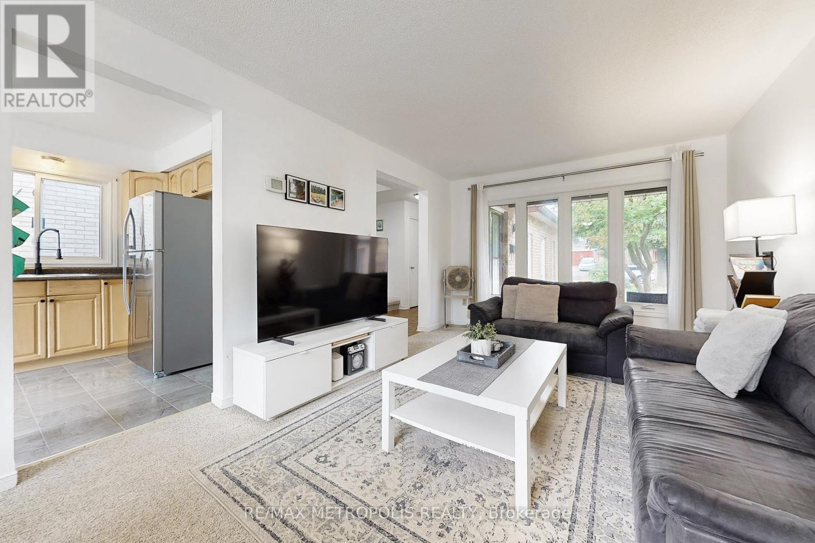 55 Garden Drive, Barrie, Ontario  L4N 5T8 - Photo 3 - S12548284