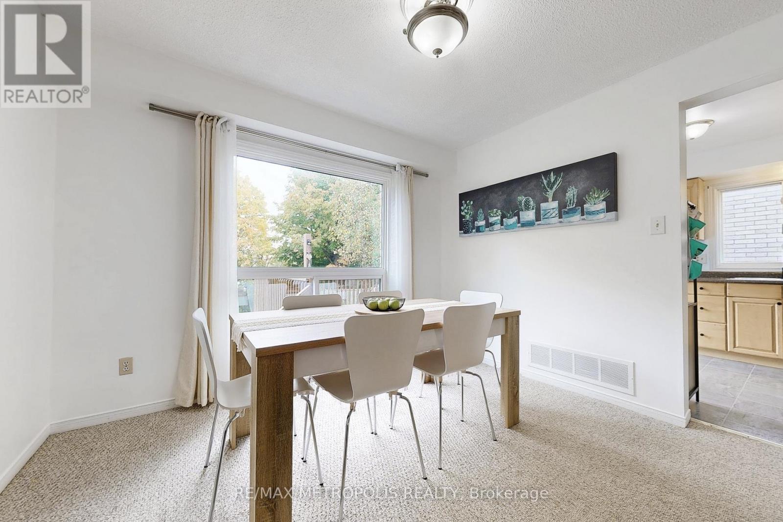 55 Garden Drive, Barrie, Ontario  L4N 5T8 - Photo 7 - S12548284