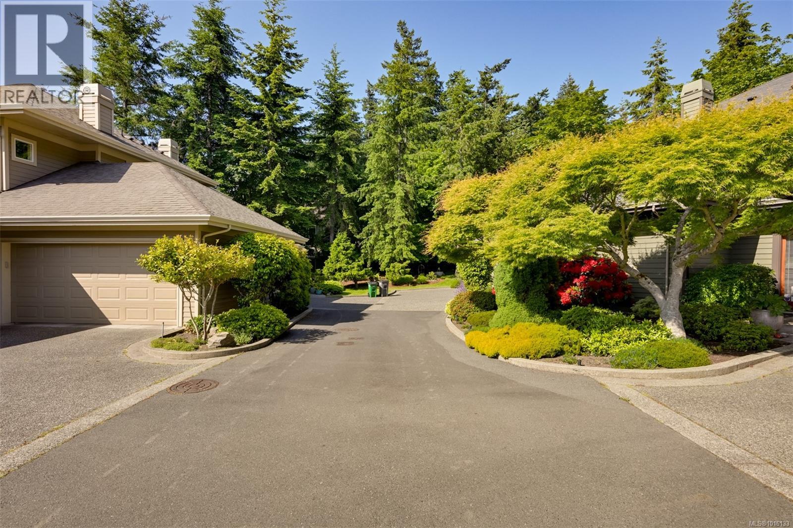 4 4522 Gordon Point Dr, Saanich, British Columbia  V8N 6L4 - Photo 57 - 1016133