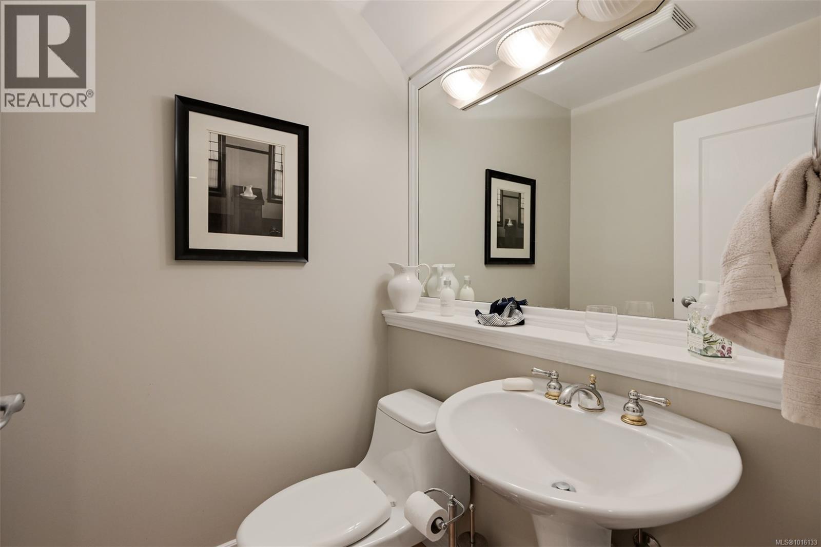 4 4522 Gordon Point Dr, Saanich, British Columbia  V8N 6L4 - Photo 6 - 1016133