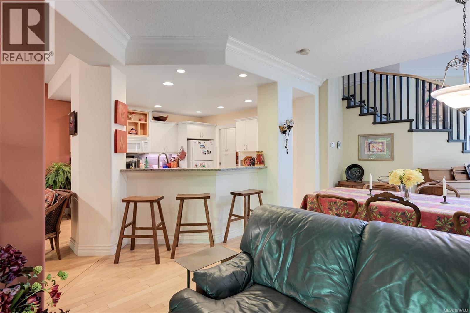 4 4522 Gordon Point Dr, Saanich, British Columbia  V8N 6L4 - Photo 30 - 1016133