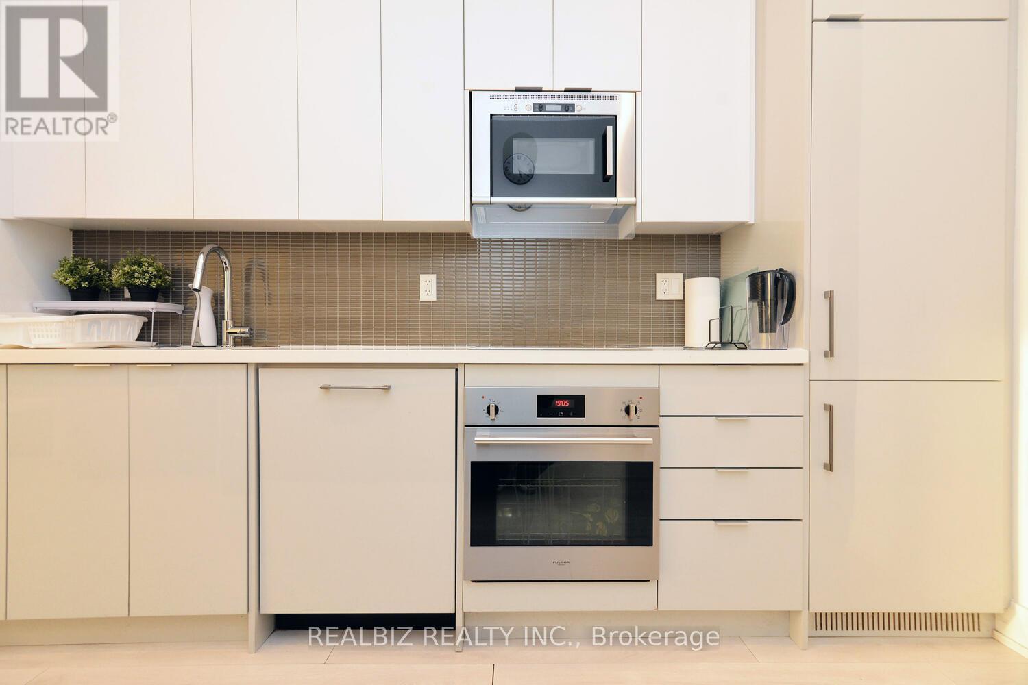 1605 - 2908 Highway 7 Road, Vaughan, Ontario  L4K 0K5 - Photo 12 - N12422194