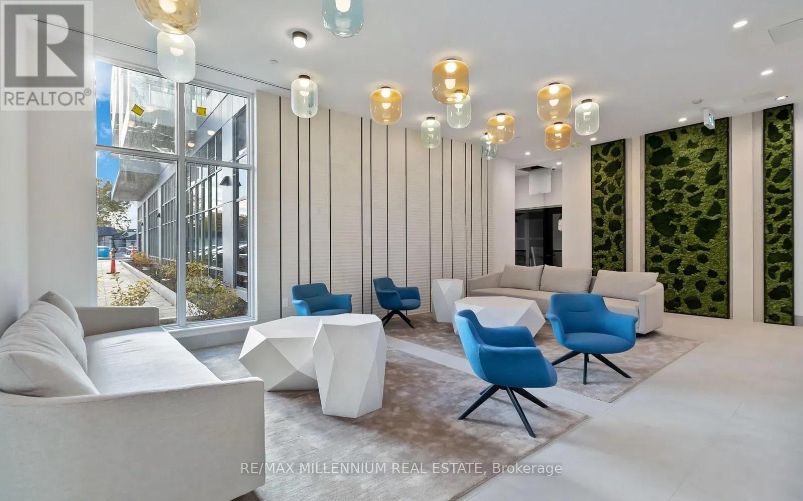 516 - 500 Plains Road, Burlington, Ontario  L7T 2E1 - Photo 2 - W12548264