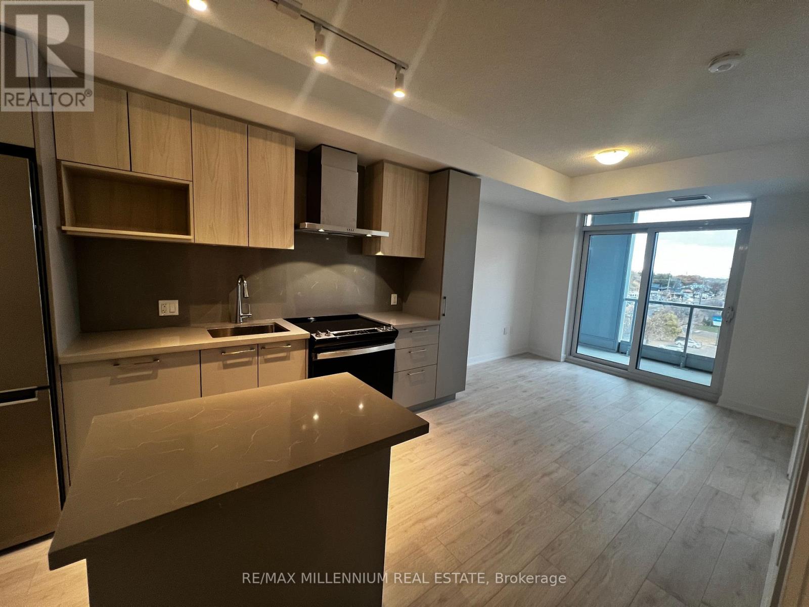 516 - 500 Plains Road, Burlington, Ontario  L7T 2E1 - Photo 3 - W12548264