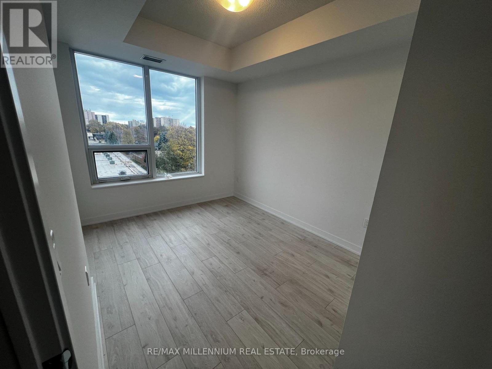 516 - 500 Plains Road, Burlington, Ontario  L7T 2E1 - Photo 5 - W12548264