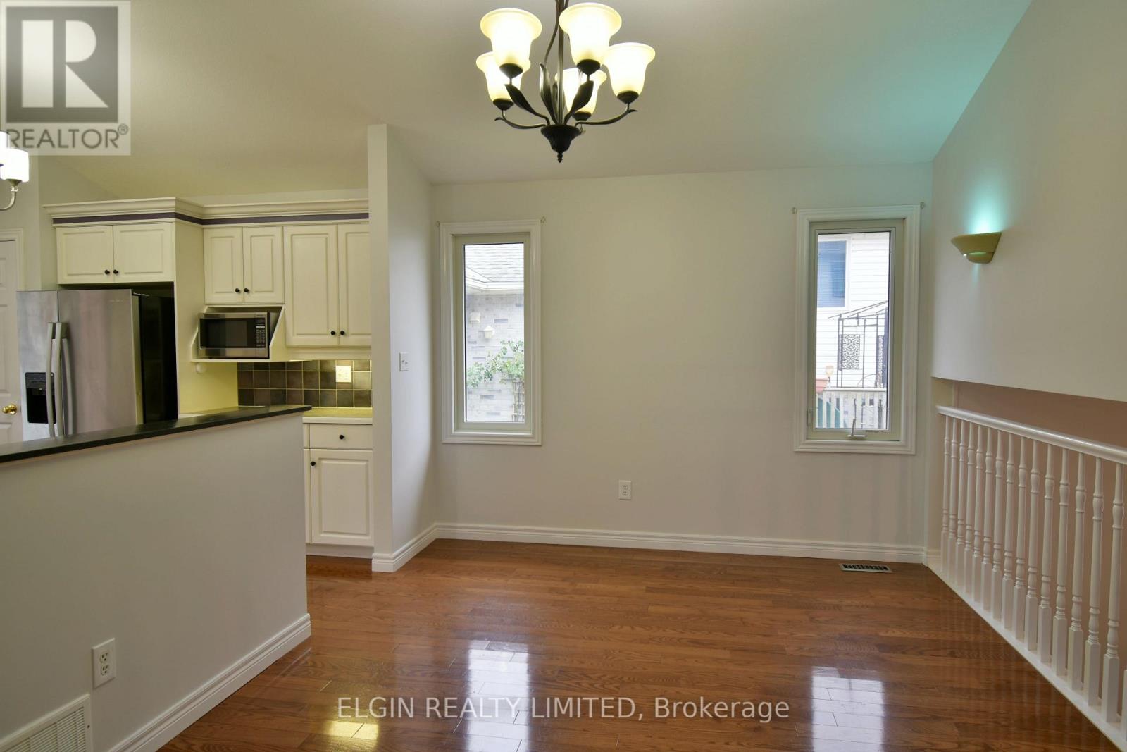 578 Wellington Street, St. Thomas, Ontario  N5R 6E1 - Photo 3 - X12548322