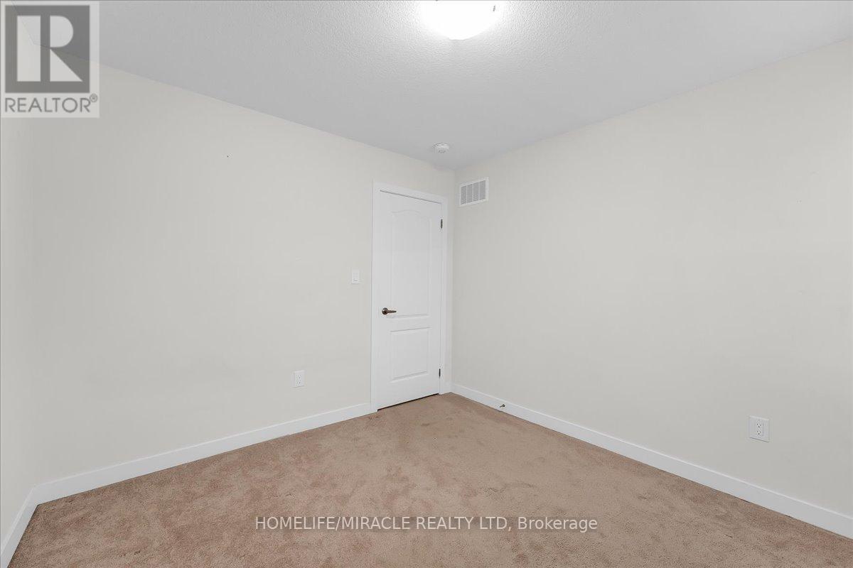 35 Santos Drive, Haldimand, Ontario  N3W 0H2 - Photo 30 - X12543558