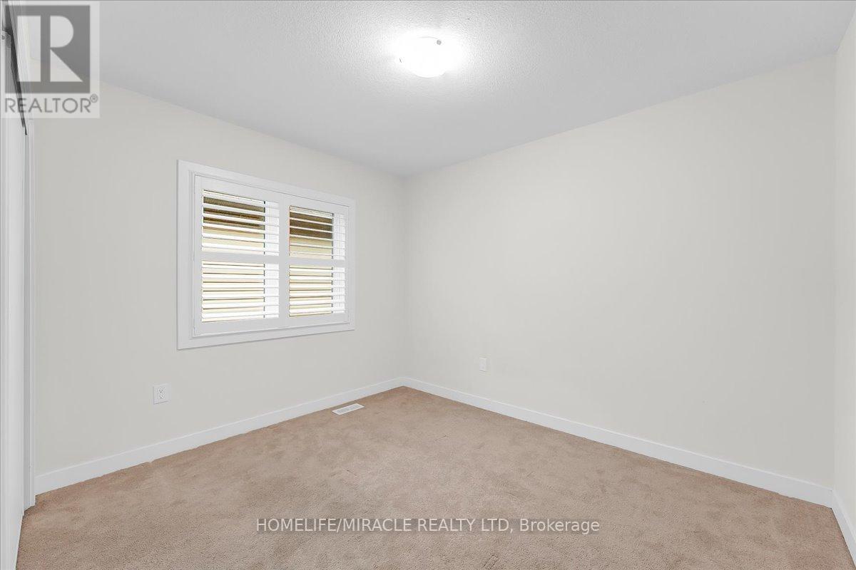 35 Santos Drive, Haldimand, Ontario  N3W 0H2 - Photo 24 - X12543558