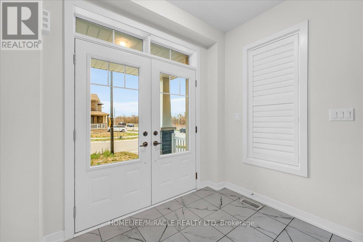 35 Santos Drive, Haldimand, Ontario  N3W 0H2 - Photo 6 - X12543558