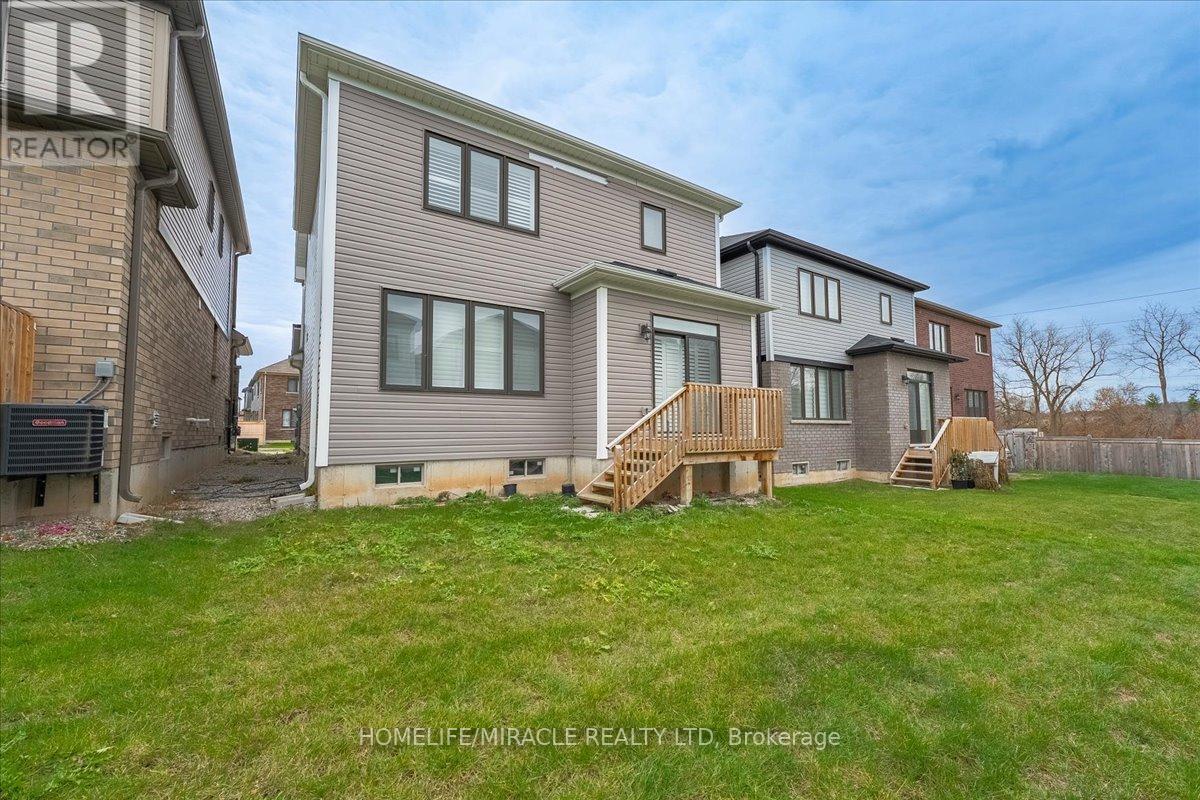 35 Santos Drive, Haldimand, Ontario  N3W 0H2 - Photo 37 - X12543558