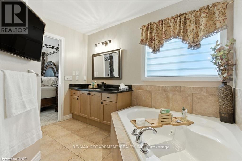 11 Silverspring Crescent, Hamilton, Ontario  L0R 1P0 - Photo 27 - X12548286