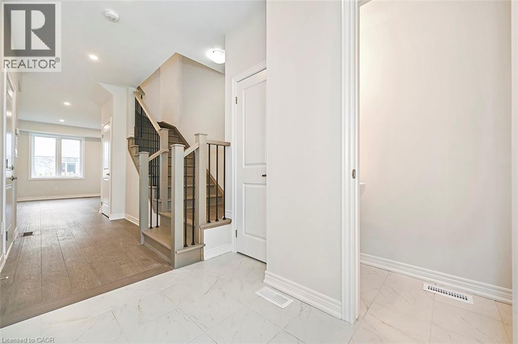 20 Jellicoe Court, Hamilton, Ontario L9A 4T1 - Photo 3 - 40788526