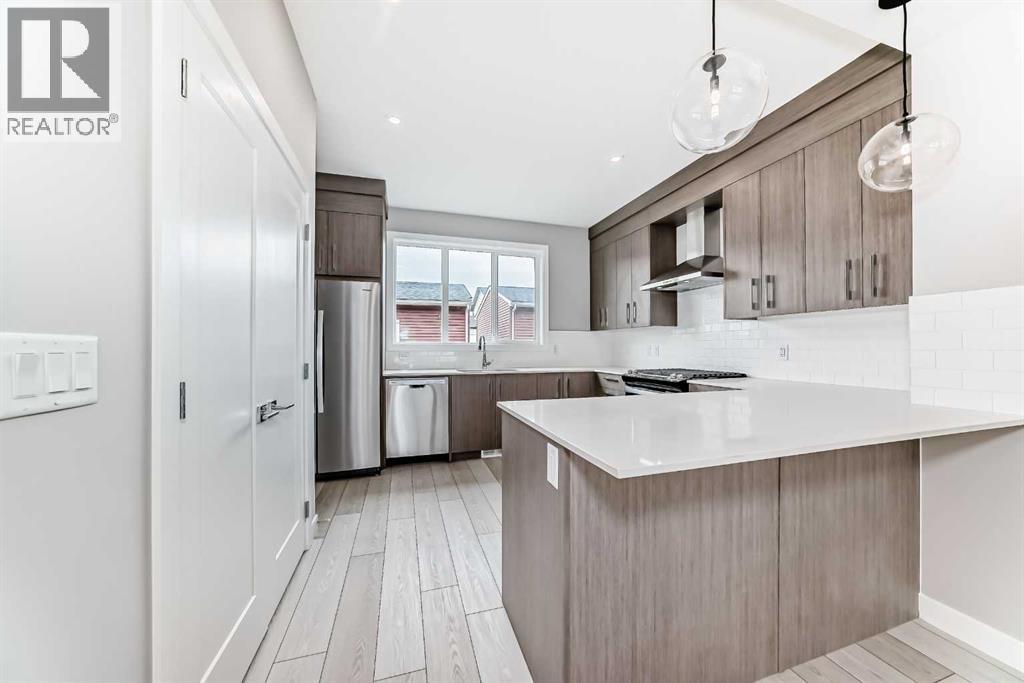 548 Chelsea Gardens, Chestermere, Alberta  T1X 2V5 - Photo 4 - A2263612