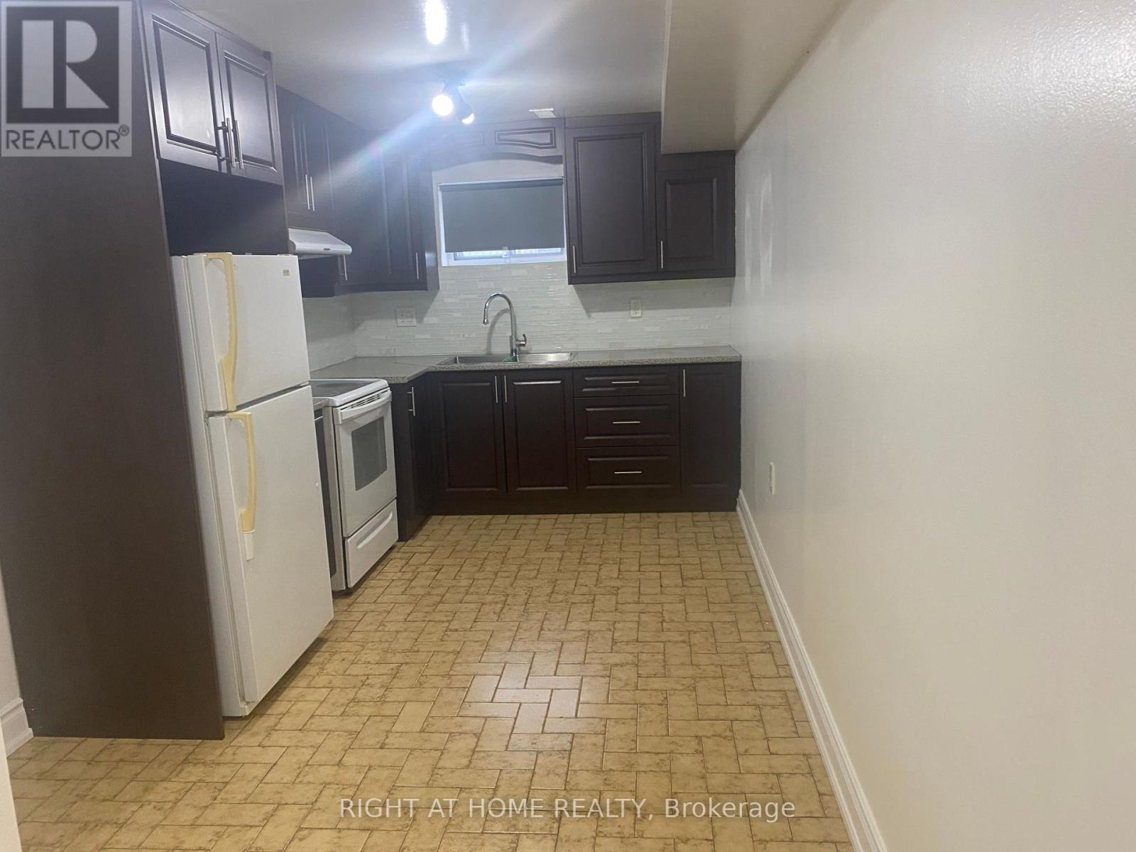 3972 Brandon Gate, Mississauga, Ontario L4T 3N4 - Photo 14 - W12543344