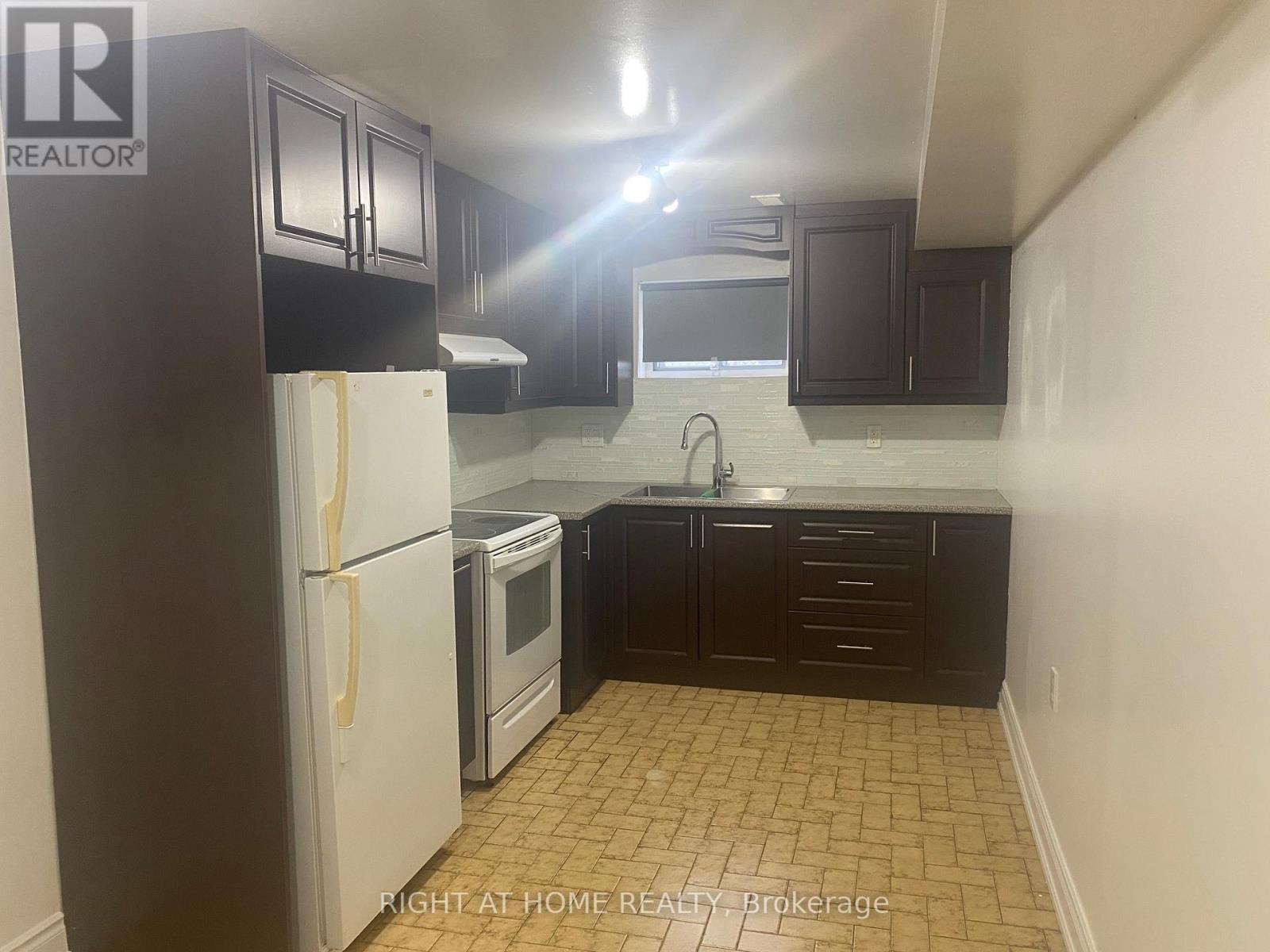 3972 Brandon Gate, Mississauga, Ontario L4T 3N4 - Photo 15 - W12543344