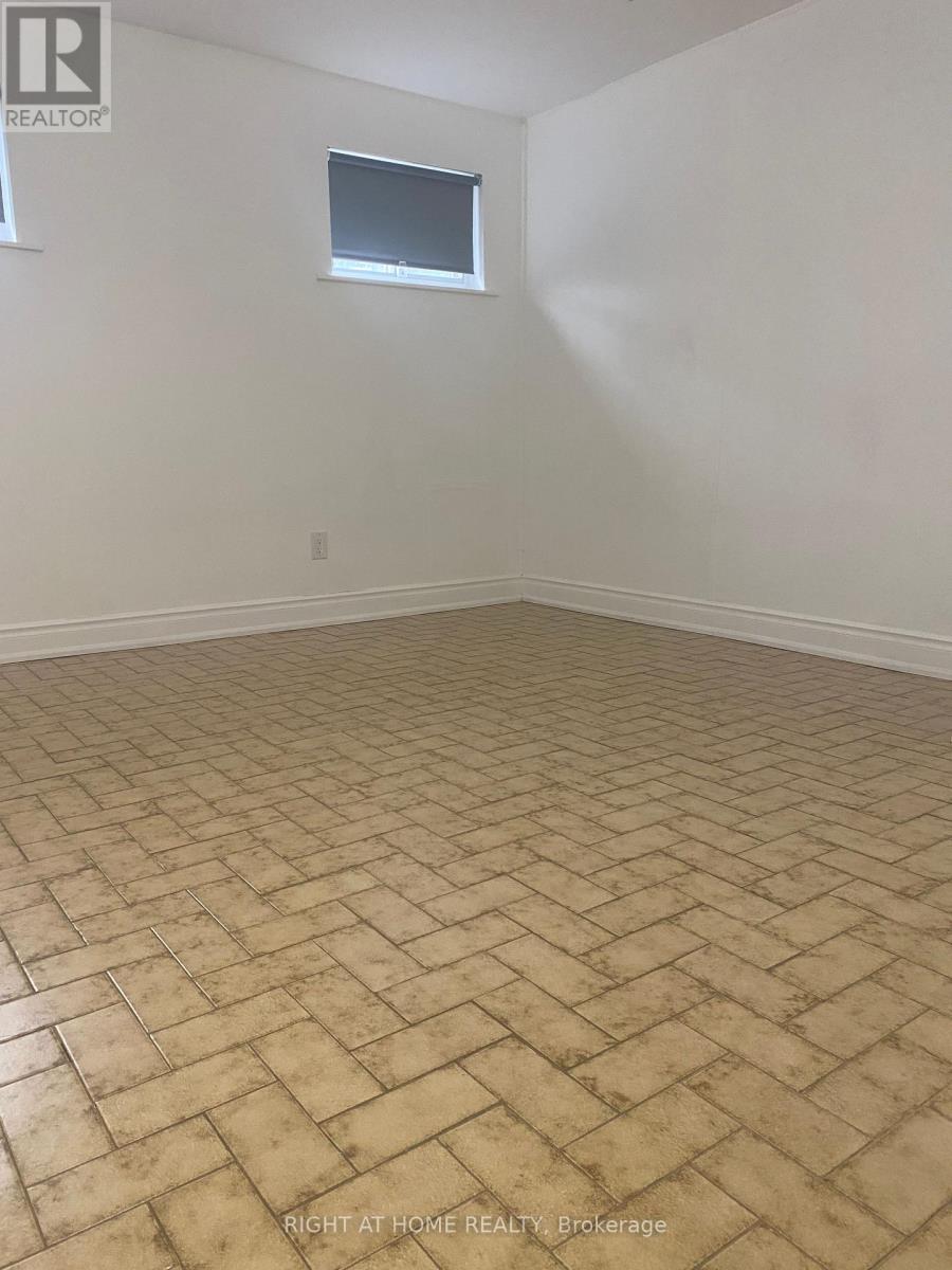 3972 Brandon Gate, Mississauga, Ontario L4T 3N4 - Photo 18 - W12543344